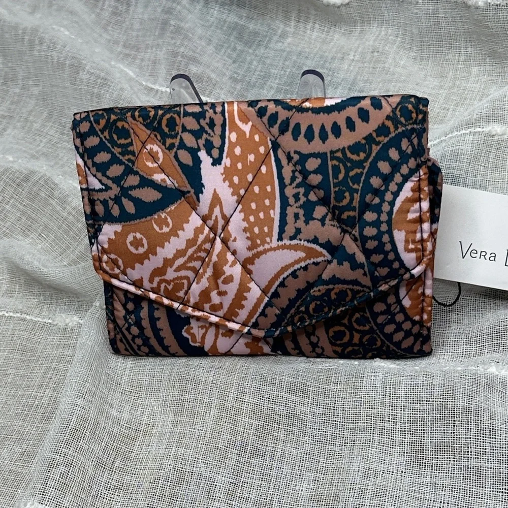 Vera Bradley Fern Paisley Design Ultralight RFID Mini Tri-Fold Wallet NWT